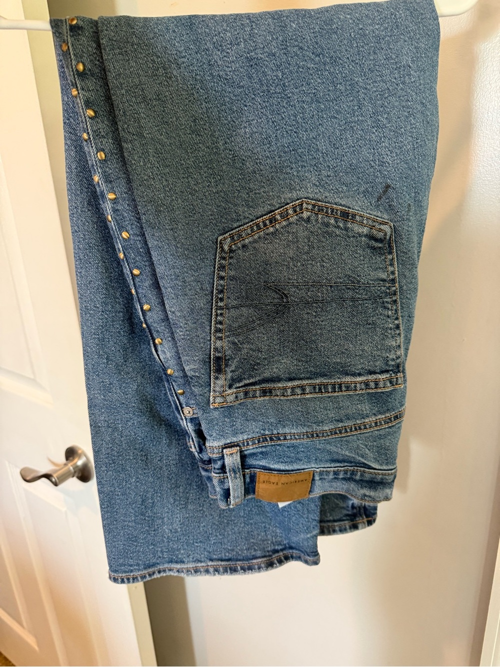 American Eagle Stovepipe Stud Jeans size 2 short